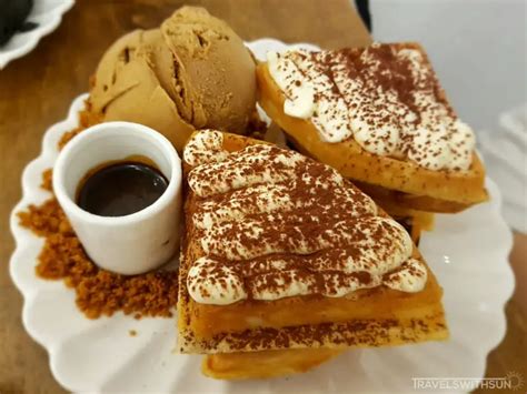 Fluffed Café & Dessert Bar: Drool Over Waffles & Cakes Here!.